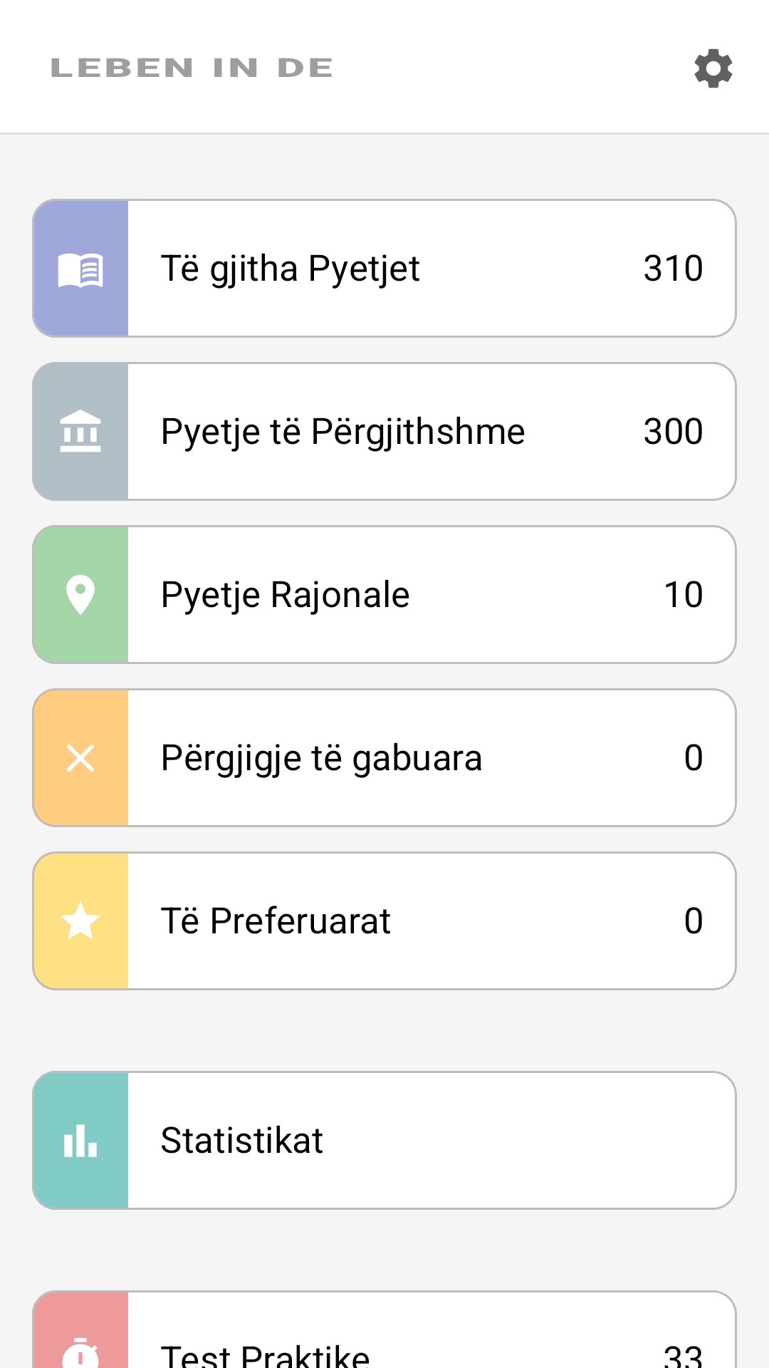 Ekrani kryesor i aplikacionit në shqip: të gjitha pyetjet, pyetjet rajonale, të preferuarat, statistikat
